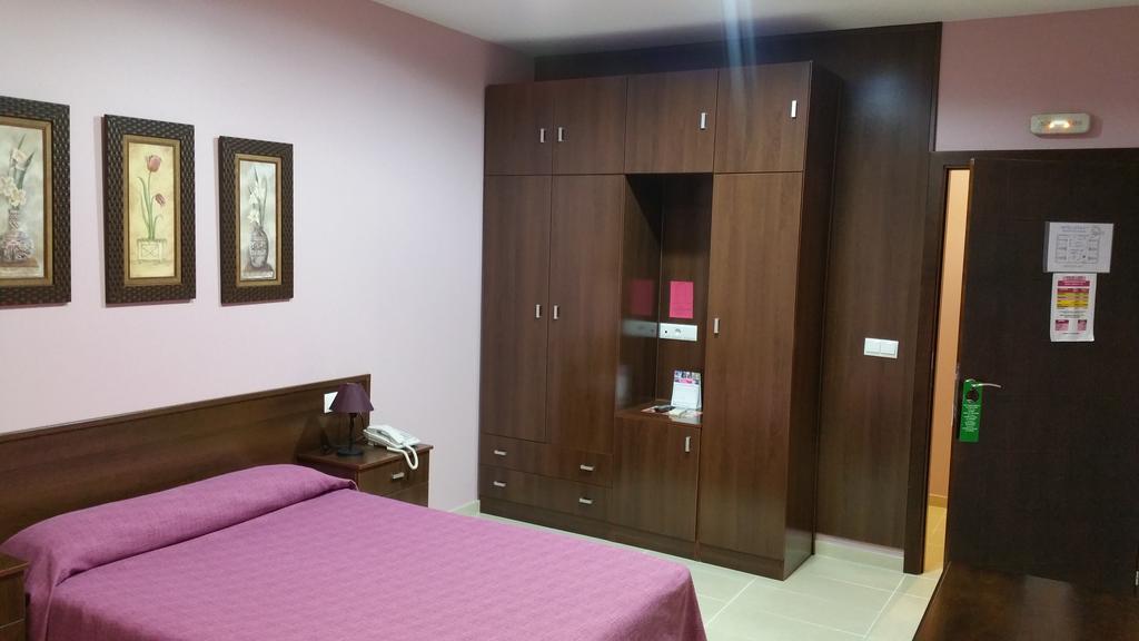 Hotel Leon La Palma Del Condado Værelse billede